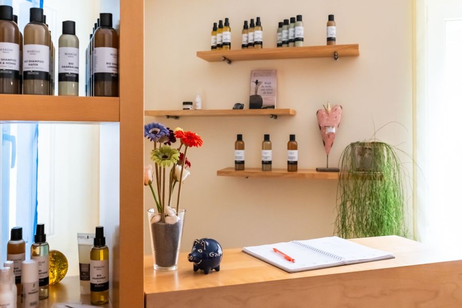 Desk mit Pfelgeprodukten