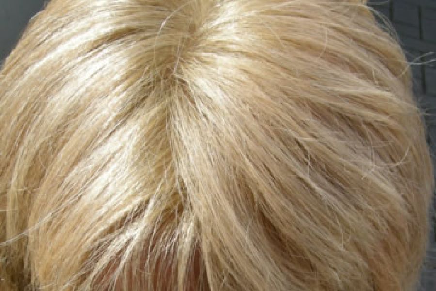 Mit Pflanzen gefärbte Haare