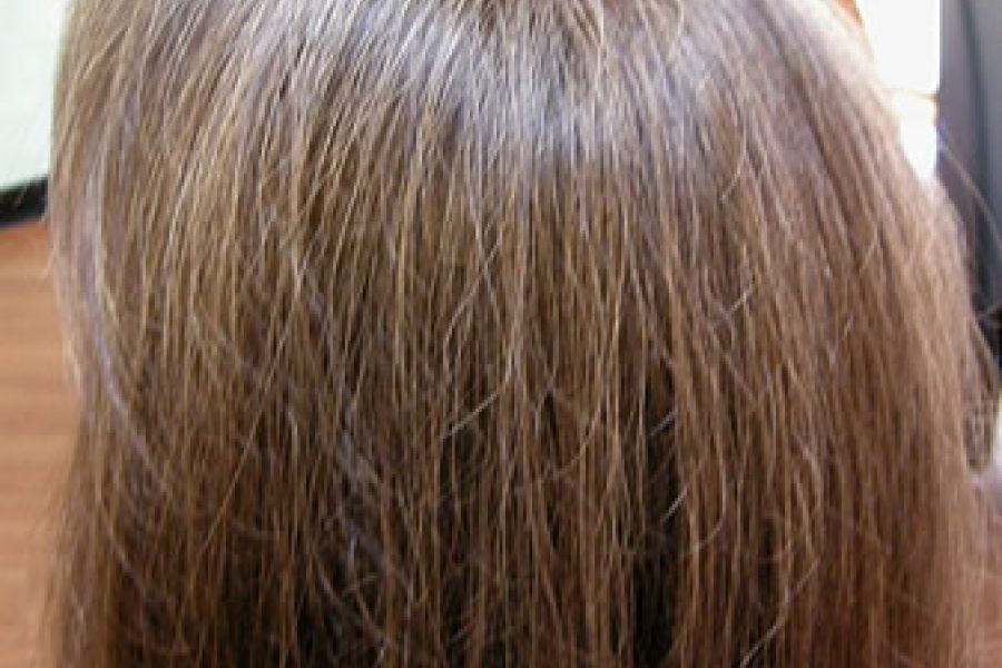 Mit Pflanzen gefärbte Haare